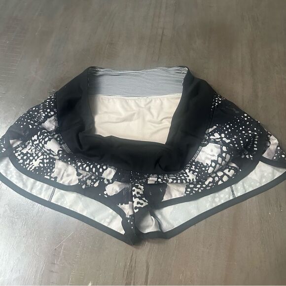 Lululemon Athleta Speed Shorts in Static Mist. - Picture 7 of 8